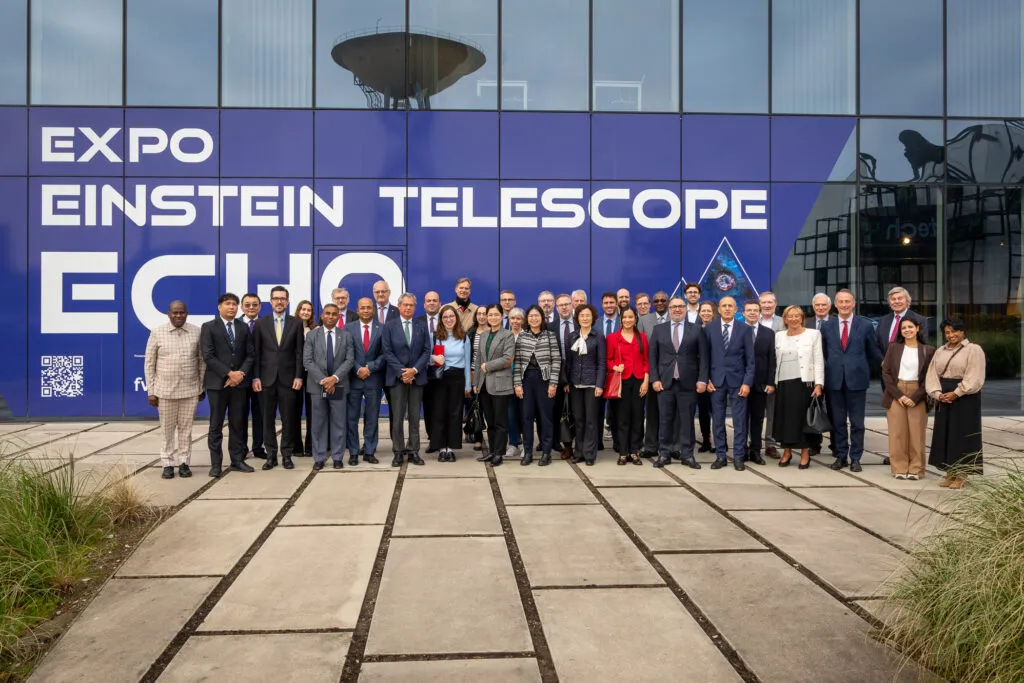 Diplomaten ontdekken Limburgse troeven en Einsteintelescoop op Corda Campus